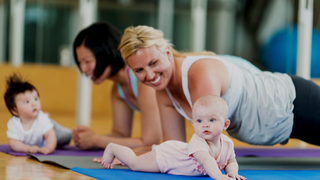 Bodyfit nach der Schwangerschaft, ein postnatales Training in Düsseldorf (Oberkassel) in der YogaKitchen