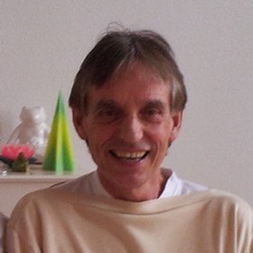 Yoga Düsseldorf, YogaKitchen, Hatha-Yogalehrer Dr. Ulrich Schott 